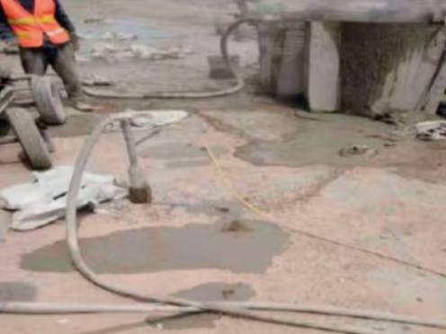 白云矿区水泥混凝土路面板底注浆技术 路面脱空注浆整治方案